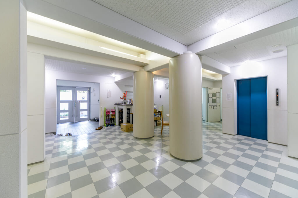 ドーミー赤坂_エントランス02